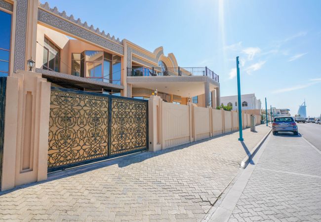 Villa in Dubai - Beachfront Villa - 7 BR + Maids Room on Kite Beach