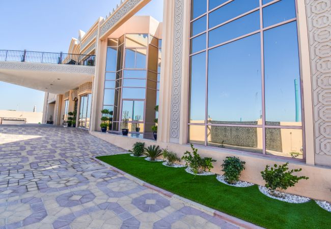 Villa in Dubai - Beachfront Villa - 7 BR + Maids Room on Kite Beach