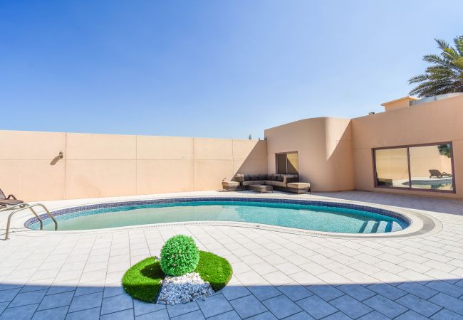 Villa in Dubai - Beachfront Villa - 7 BR + Maids Room on Kite Beach