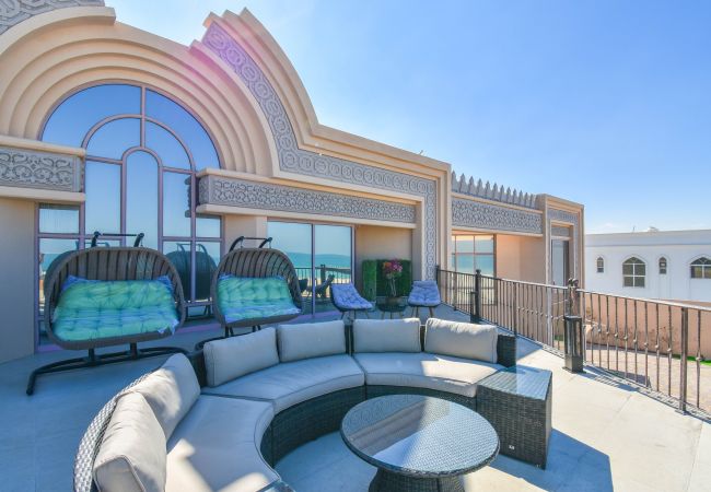 Villa in Dubai - Beachfront Villa - 7 BR + Maids Room on Kite Beach