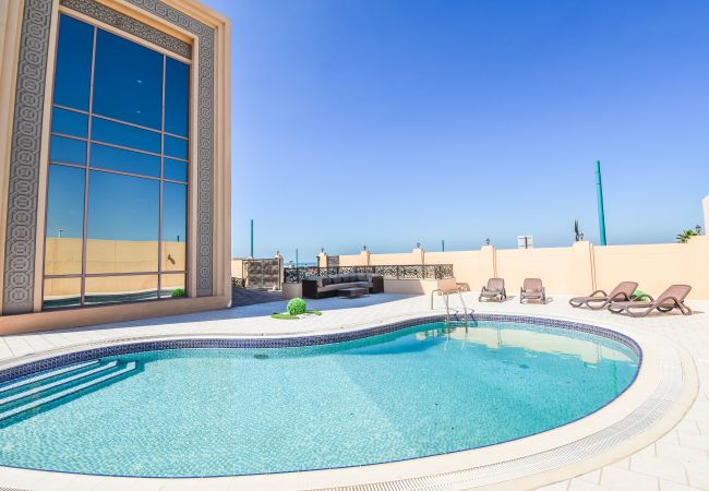 Villa in Dubai - Beachfront Villa - 7 BR + Maids Room on Kite Beach