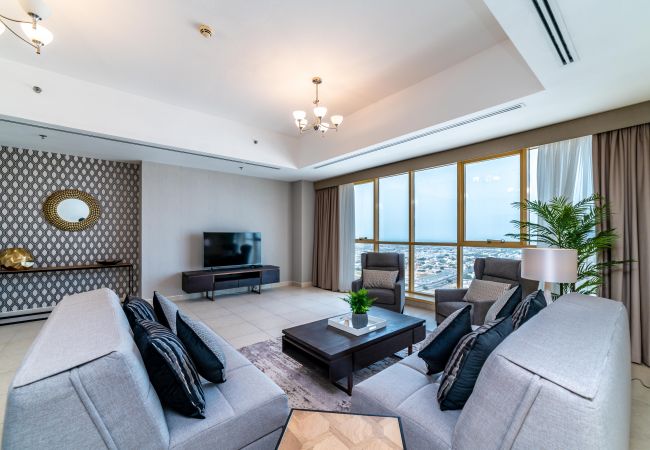 Apartment in Dubai - Large 3 Bedroom Apt. in MBK Tower, Sheikh Zayed road