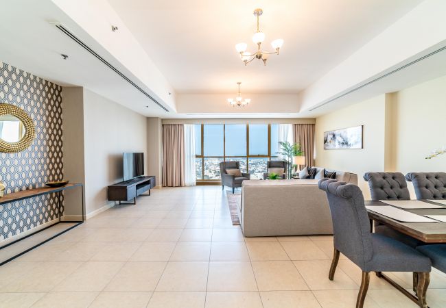 Apartment in Dubai - Large 3 Bedroom Apt. in MBK Tower, Sheikh Zayed road