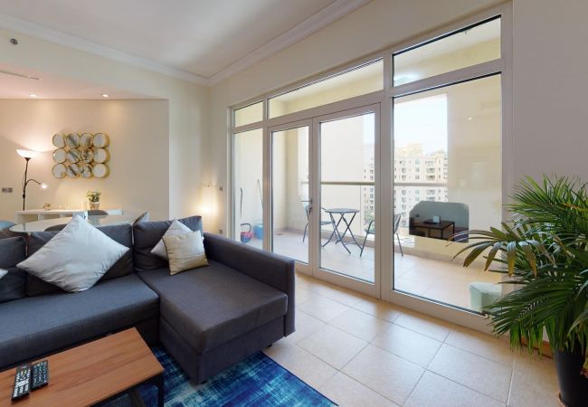 Apartment in Dubai - 2 BR Palm Jumeirah Beach Holiday Apartment 