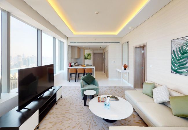  in Dubai - One Bed Luxury Apartment in Palm Tower