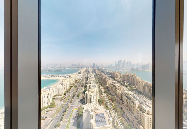 Apartment in Dubai - 1 Bed Corner Unit  in Palm with Spectacular Views