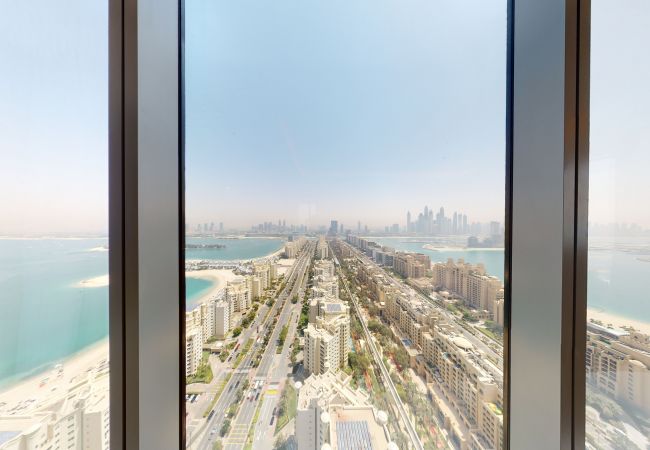 Apartment in Dubai - Enjoy Sea Views from this 1 Bed Apt in Palm