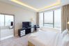 Apartment in Dubai - Enjoy Sea Views from this 1 Bed Apt in Palm