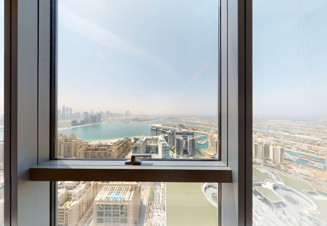 Apartment in Dubai - High Floor with Sea View 1 Bed Apt in Palm 