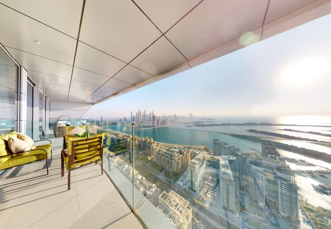 Apartment in Dubai - Magnificent 2BR+maids Apt. in Palm Tower with Skyline View