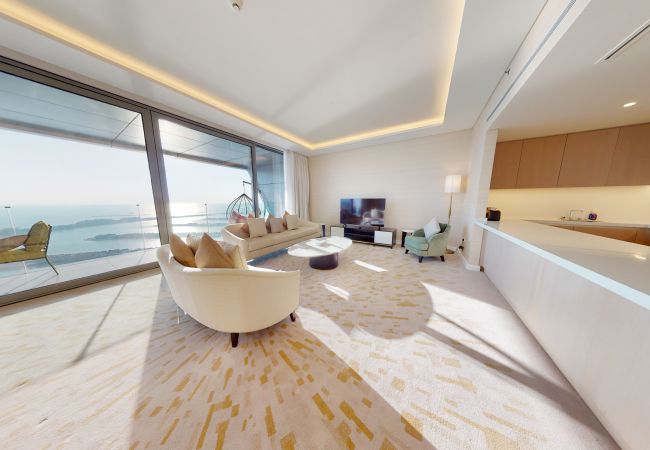 Apartment in Dubai - Magnificent 2BR+maids Apt. in Palm Tower with Skyline View