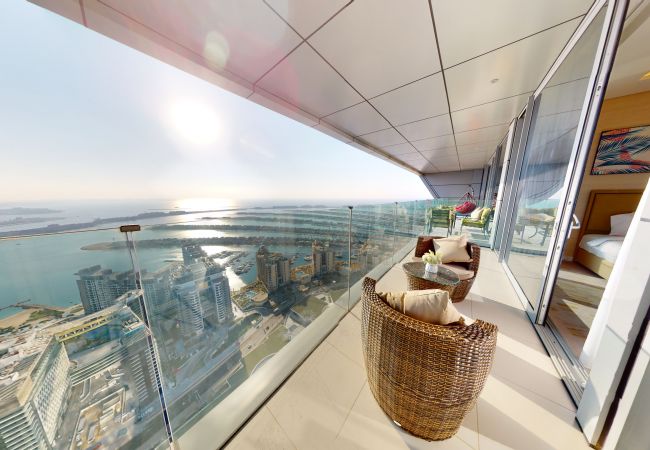 Apartment in Dubai - Magnificent 2BR+maids Apt. in Palm Tower with Skyline View