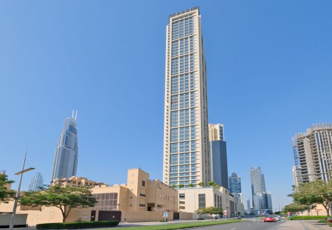 Apartment in Dubai - Immaculate 2BR w/ Burj Khalifa & Fountain Views 