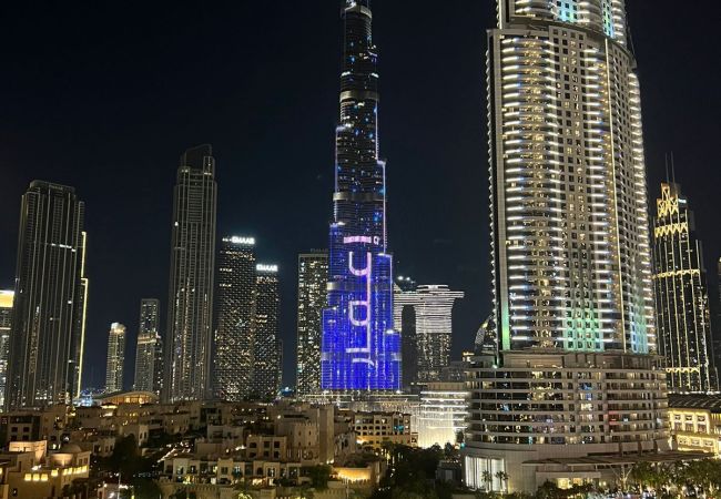 Apartment in Dubai - Immaculate 2BR w/ Burj Khalifa & Fountain Views 