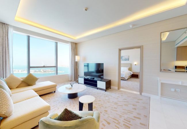 Apartment in Dubai - Indulge in High-End Living with a Beautifully Designed 1 Bedroom Apartment in The Palm Tower