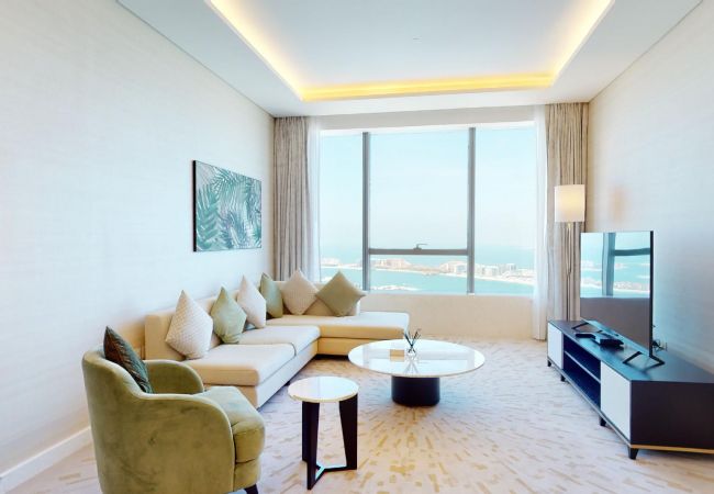 Apartment in Dubai - Indulge in High-End Living with a Beautifully Designed 1 Bedroom Apartment in The Palm Tower