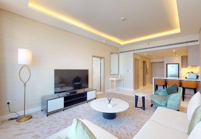 Apartment in Dubai - Indulge in High-End Living with a Beautifully Designed 1 Bedroom Apartment in The Palm Tower