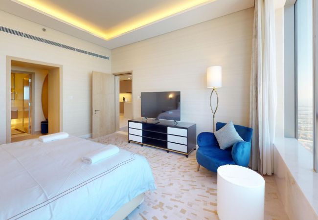 Apartment in Dubai - Indulge in High-End Living with a Beautifully Designed 1 Bedroom Apartment in The Palm Tower