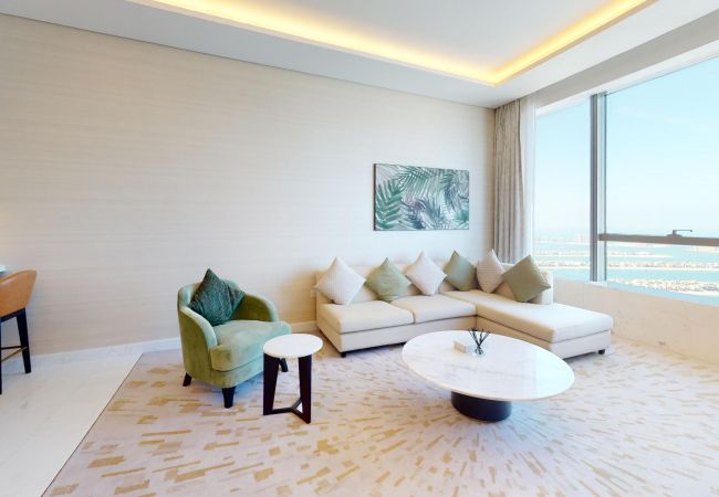 Apartment in Dubai - Indulge in High-End Living with a Beautifully Designed 1 Bedroom Apartment in The Palm Tower