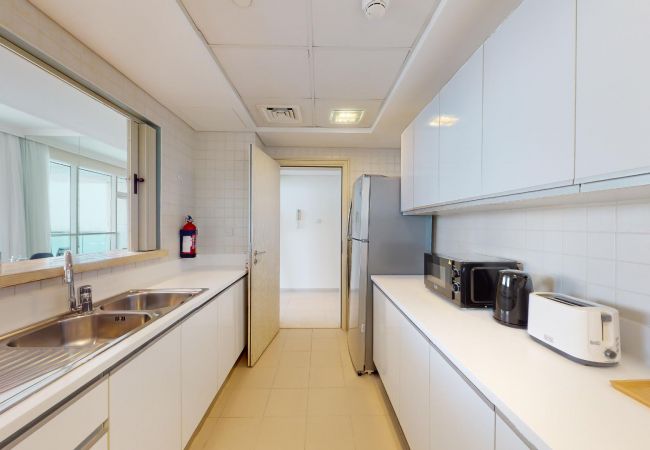 Apartment in Dubai - Stylish 2-Bedroom Apartment in JBR, Perfect for Enjoying the Ocean Vistas.