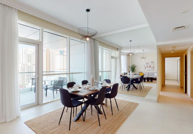 Apartment in Dubai - Stylish 2-Bedroom Apartment in JBR, Perfect for Enjoying the Ocean Vistas.