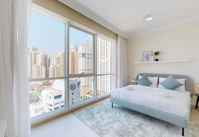 Apartment in Dubai - Stylish 2-Bedroom Apartment in JBR, Perfect for Enjoying the Ocean Vistas.