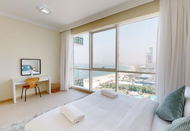 Apartment in Dubai - Stylish 2-Bedroom Apartment in JBR, Perfect for Enjoying the Ocean Vistas.