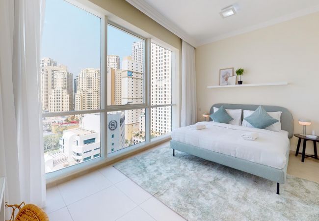 Apartment in Dubai - Stylish 2-Bedroom Apartment in JBR, Perfect for Enjoying the Ocean Vistas.