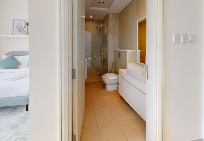 Apartment in Dubai - Stylish 2-Bedroom Apartment in JBR, Perfect for Enjoying the Ocean Vistas.