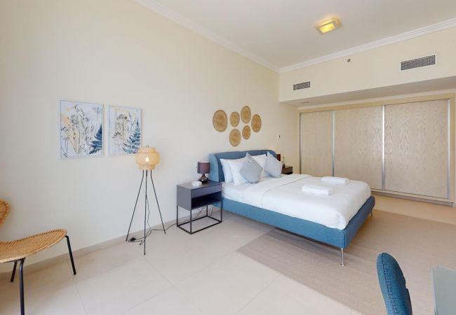 Apartment in Dubai - Stylish 2-Bedroom Apartment in JBR, Perfect for Enjoying the Ocean Vistas.