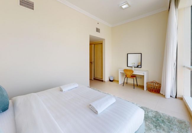 Apartment in Dubai - Stylish 2-Bedroom Apartment in JBR, Perfect for Enjoying the Ocean Vistas.