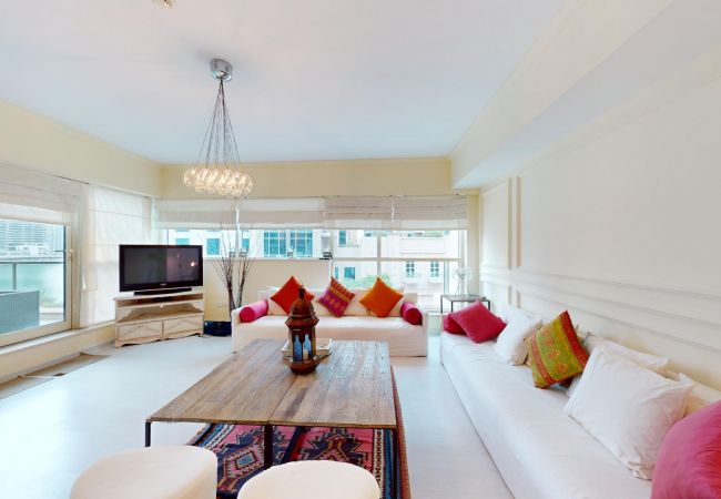 Villa/Dettached house in Dubai - Stunning 2-Bedroom Duplex Villa  with Waterfront Views in Marina