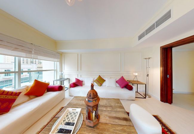 Villa in Dubai - Stunning 2-Bedroom Duplex Villa  with Waterfront Views in Marina