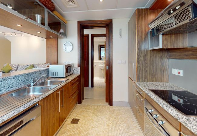 Villa in Dubai - Stunning 2-Bedroom Duplex Villa  with Waterfront Views in Marina