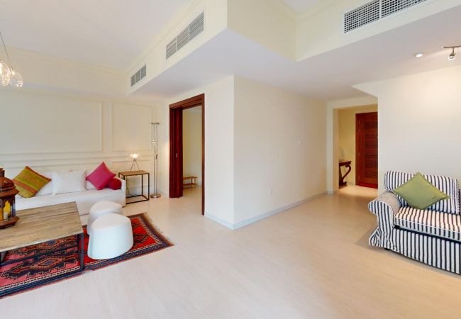 Villa in Dubai - Stunning 2-Bedroom Duplex Villa  with Waterfront Views in Marina