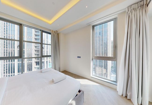 Apartment in Dubai - Iconic 3 Bedroom apartment in Downtown with Burj Khalifa View