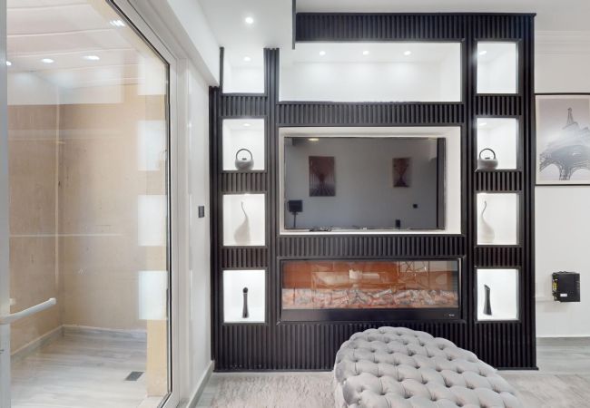 Apartment in Dubai - Elegant 1-Bedroom Apartment in Manchester Tower, Dubai Marina